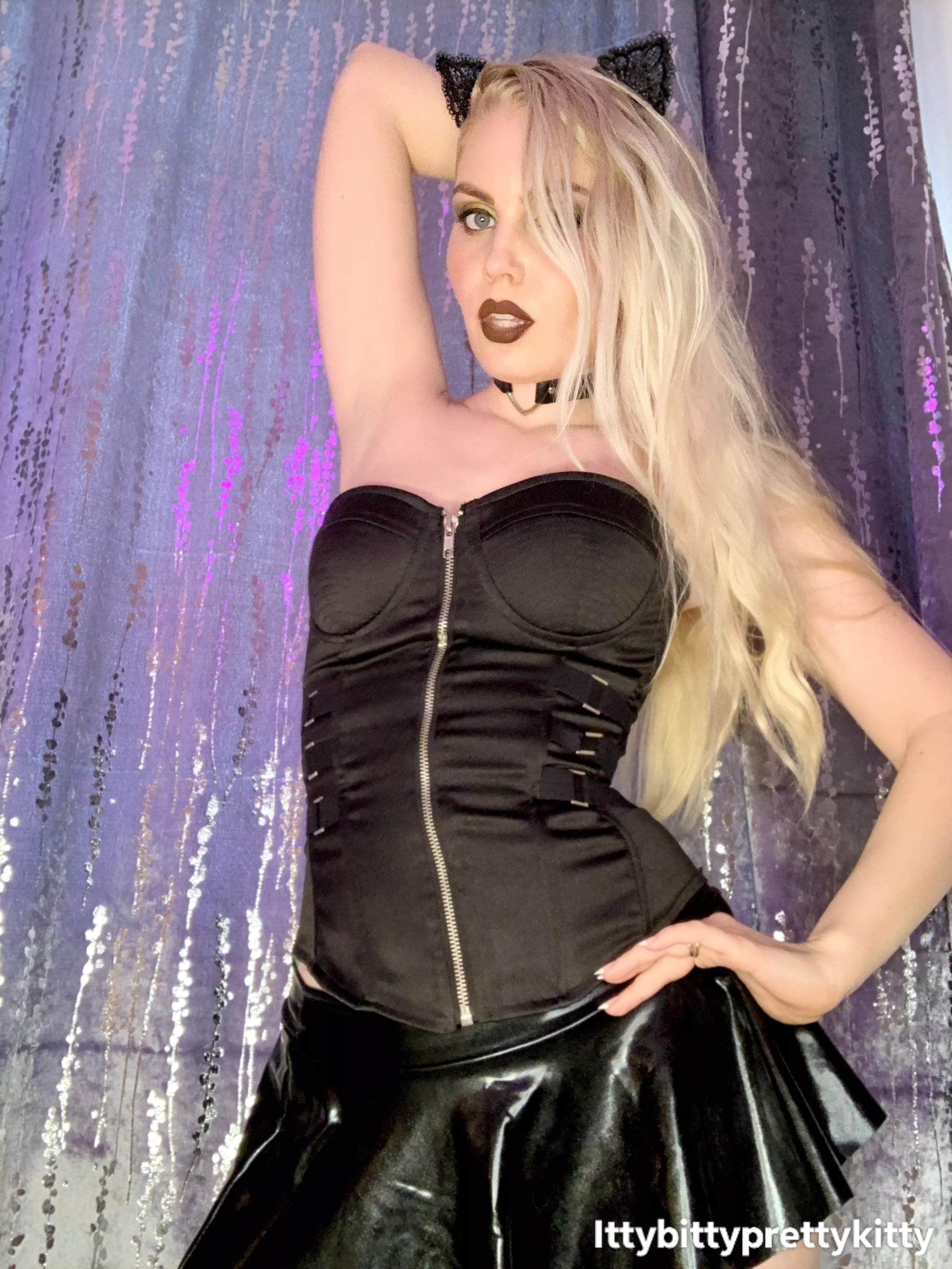 Shiny skirt posted by ittybityprettykitty