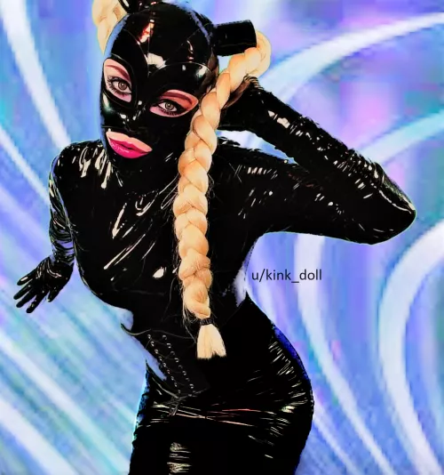 Shiny Sunday 😊🖤 by kink_doll