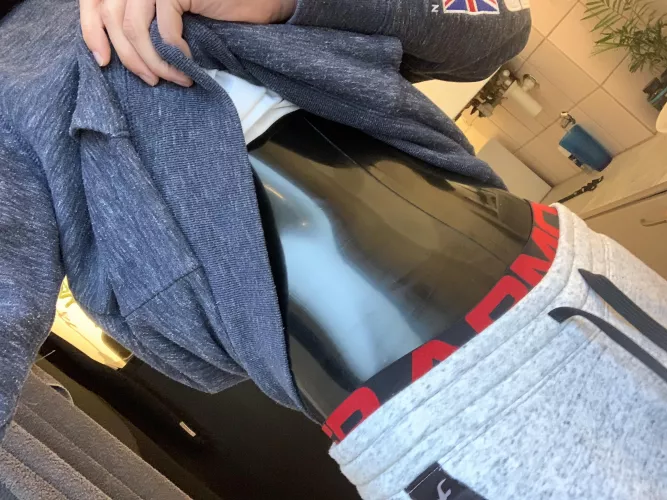 Shiny tummy. by jedeezus