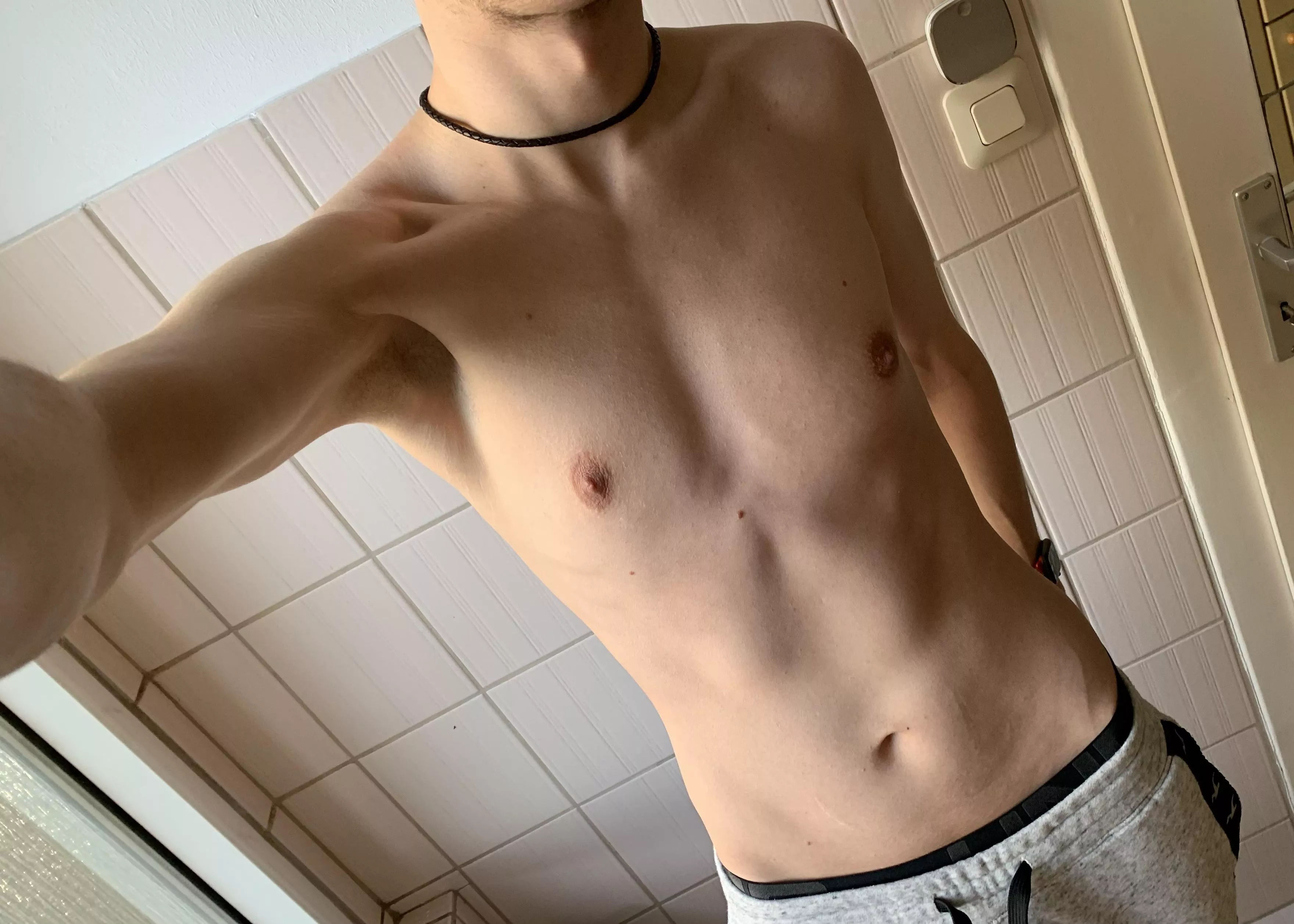 Shirtless Twink. Catch me at the pool like this. posted by jedeezus