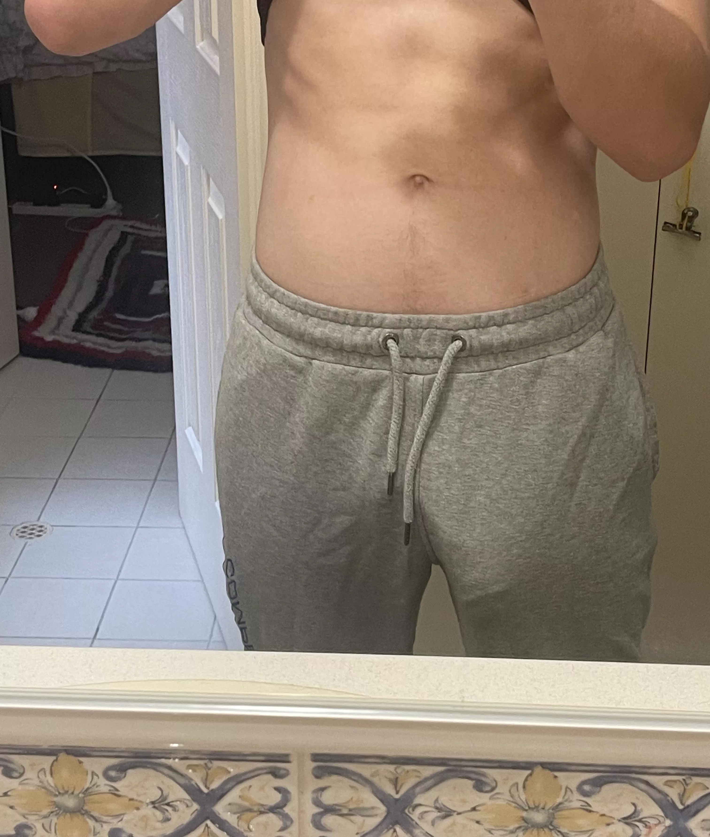 shopping attire posted by Difficult-Penalty694