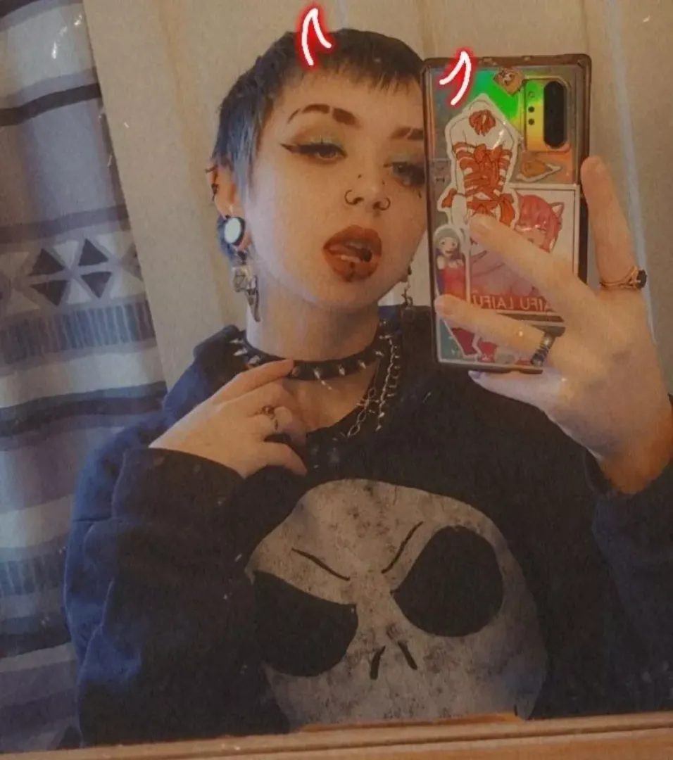 Short haired alt girls hit different by discobeaver