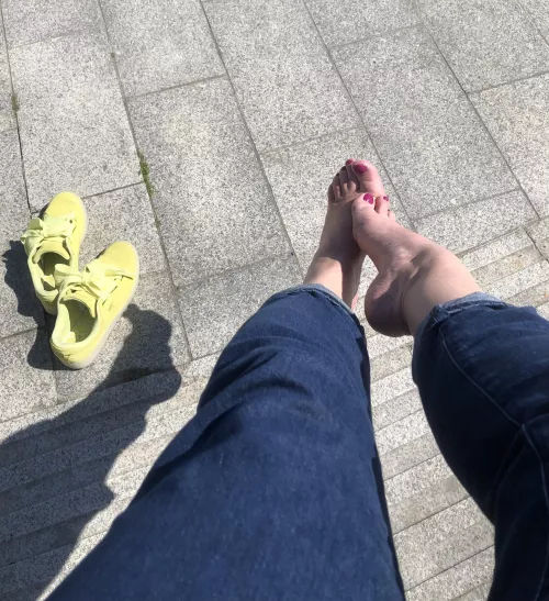 Short rest for my feet in the sunshine 😎 by Domme_Vesper