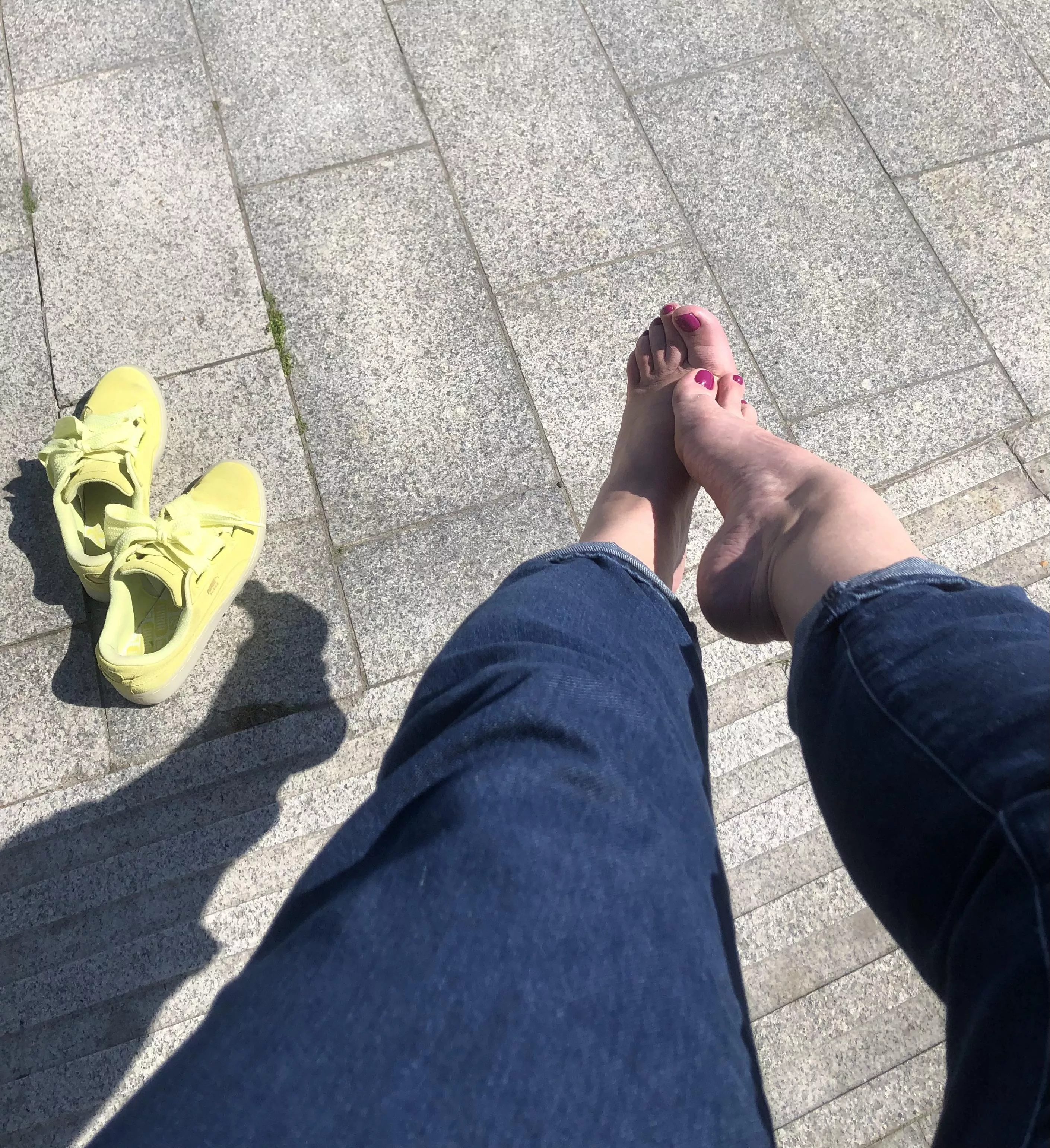 Short rest for my feet in the sunshine 😎 posted by Domme_Vesper