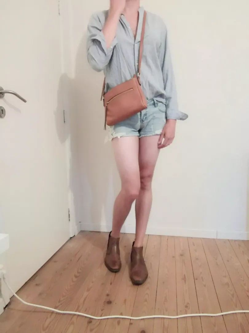 Short shorts :) posted by ThinAffect3