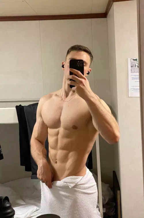 Should I drop the towel? by greeenza_xxx