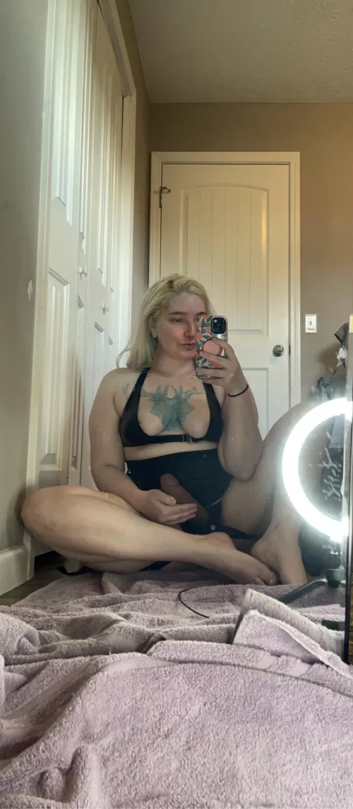 Should I fuck you or should you fuck me? 🥺 by Electronic-Coconut62