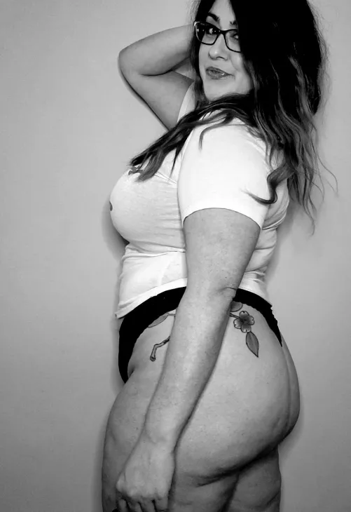 Should I have more pics in black and white? by ShyCurvyGoddess