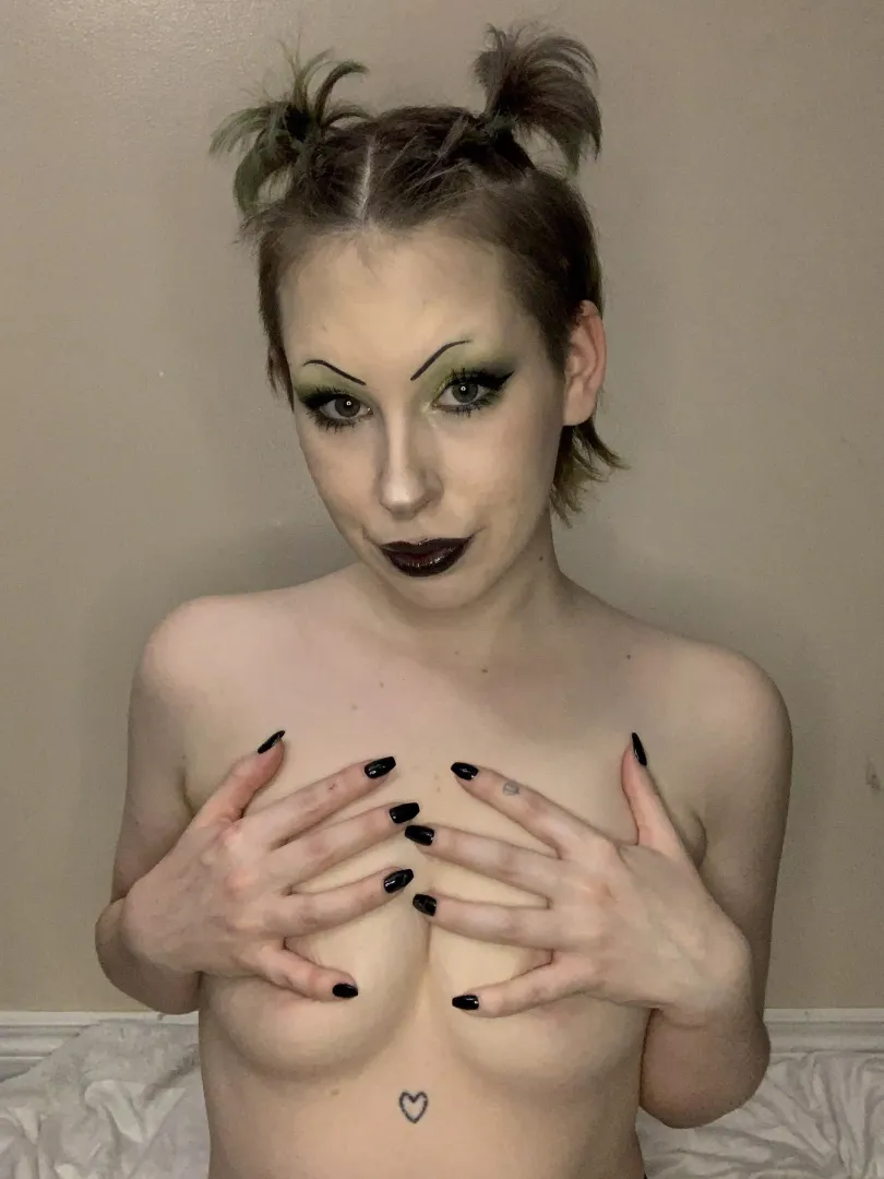 Should I keep doing these little pigtail looks?! I think they’re cute but maybe they’re silly 🥺 posted by graveslvt