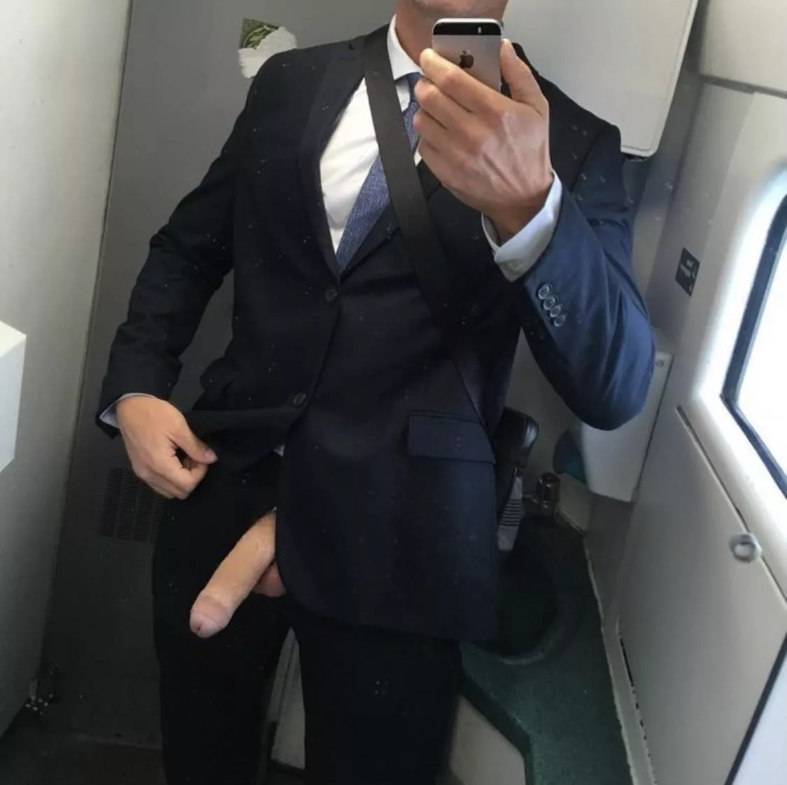 Should I offer my gavel to the judge? 🏛 posted by toffs25