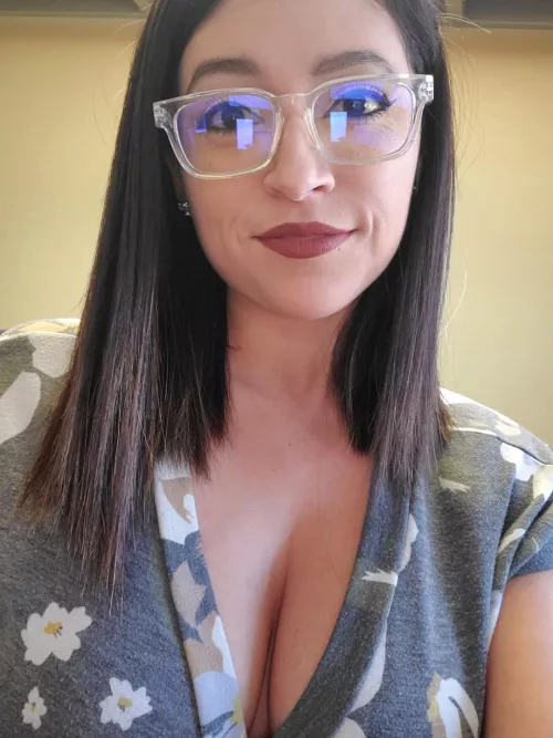 Should I really be showing my ladies off like this at work?!🤭 Maybe I'll get a raise?!😈😘 by mamita_picosa