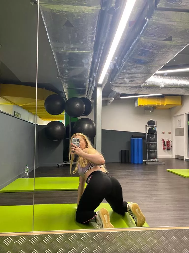 Should I rip this yoga pants? posted by elizabethromanov