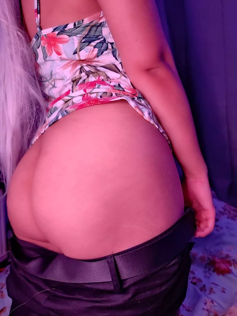 Should I squish your face with my juicy phat ass posted by niulea