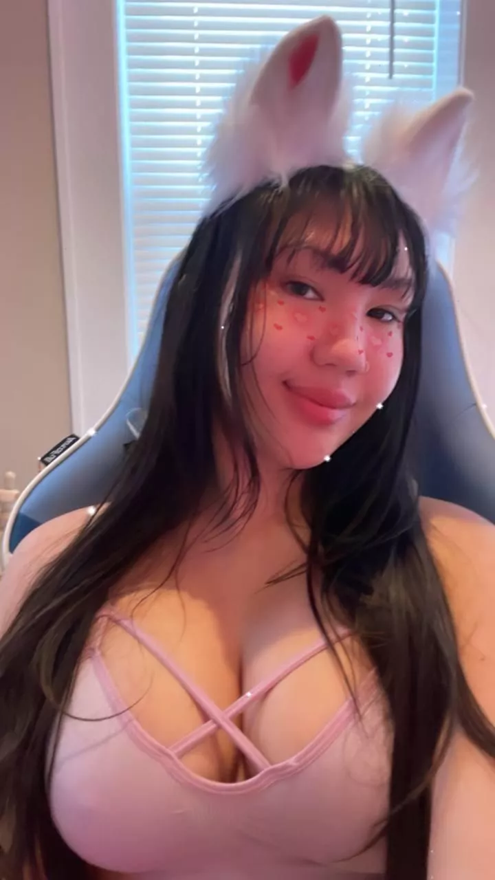 Should I start streaming? posted by tomiebabydoll