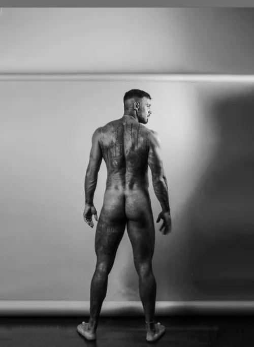 Should I turn around? by lucas_grizzly