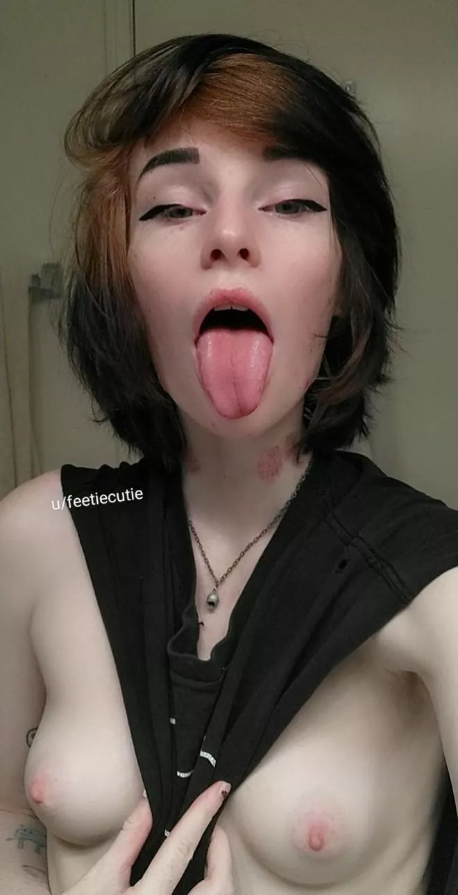 Shoulda rolled my eyes posted by feetiecutie