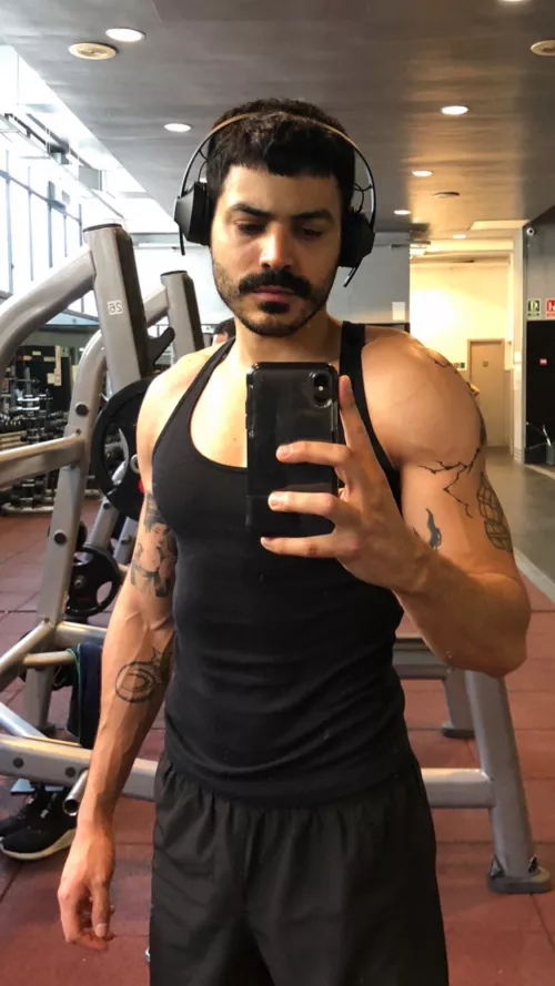 Shoulders day 🥵 by sweethotlovers