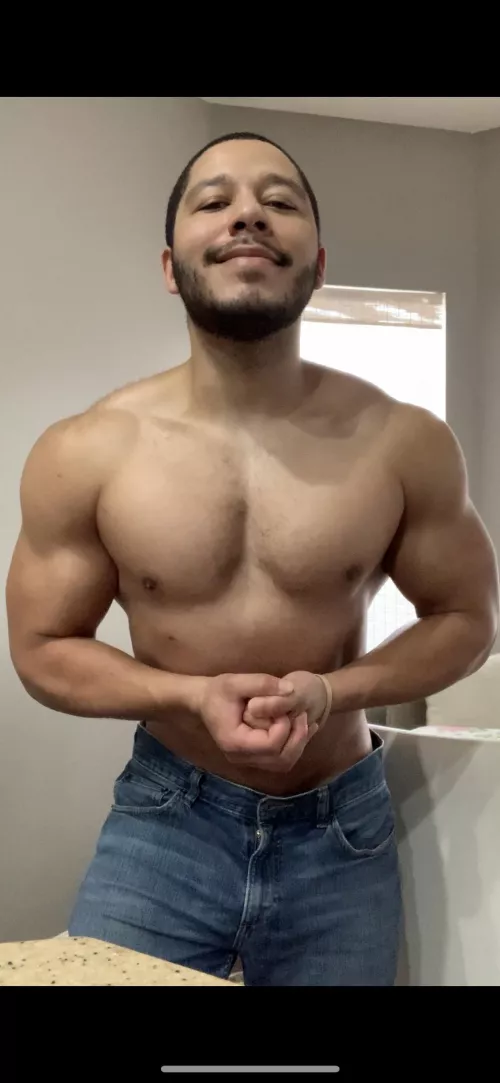 Shoulders lookin kinda pumped up 👀 by GRayner28