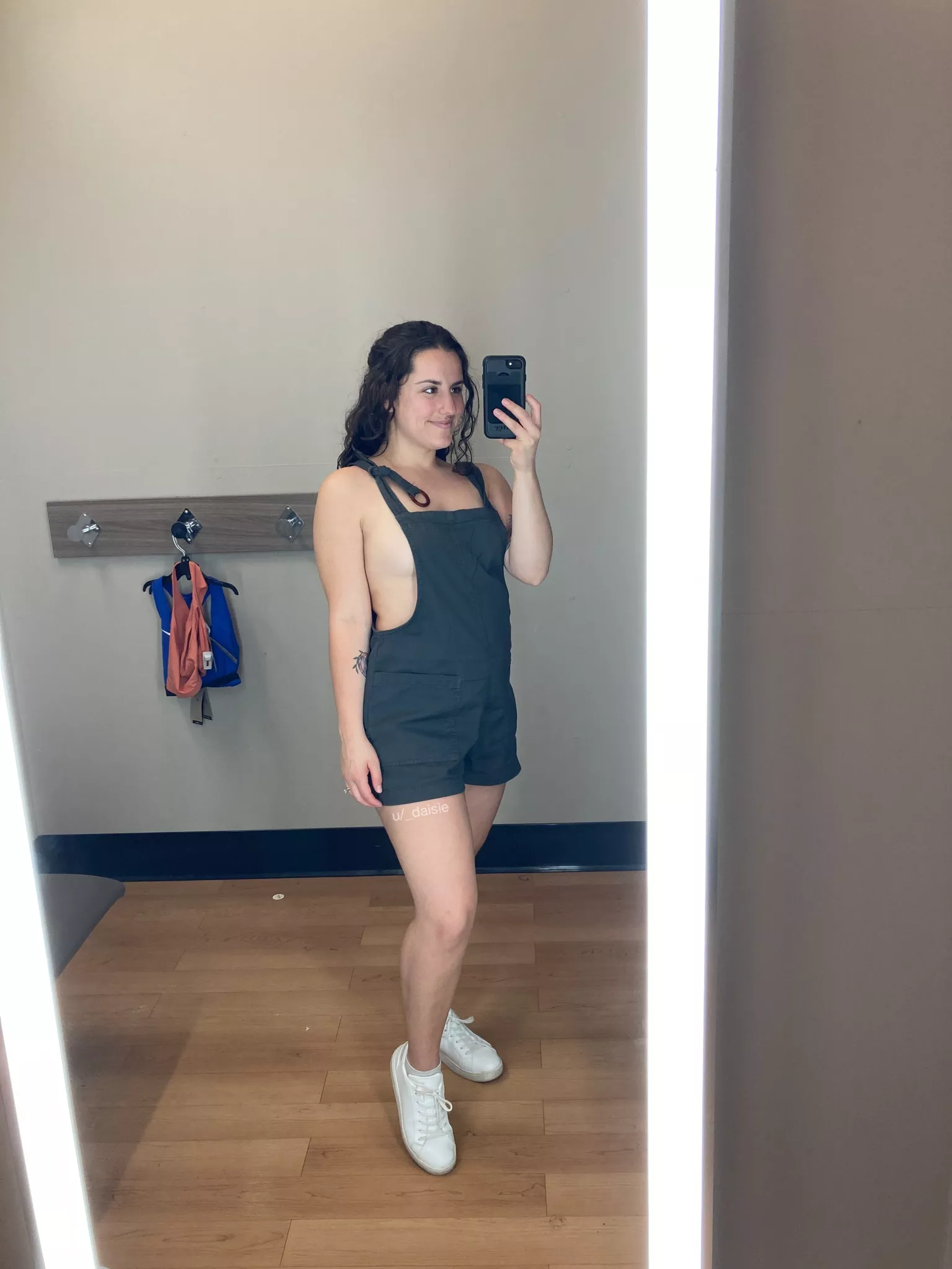 shoutout to changing rooms with backlit mirrors posted by _daisie