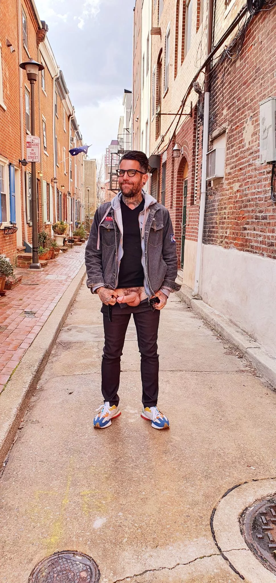 Show and blow? posted by whowantstotouchit