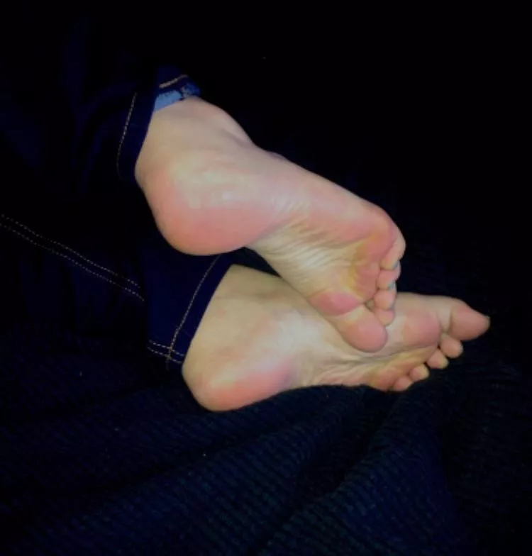 Show my feet some love ❤️ posted by Lachle_mehr