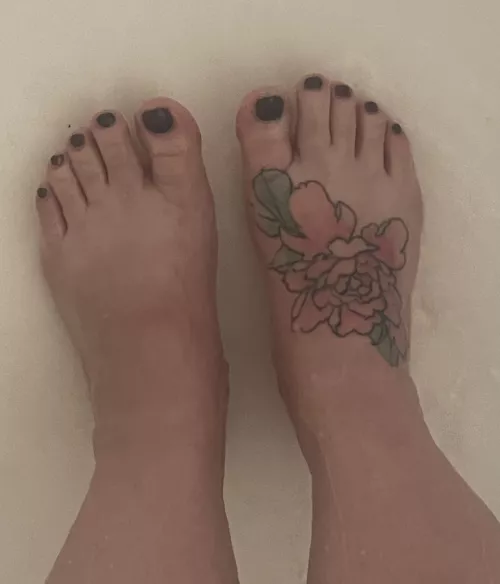 Shower feet 💦 by Own-Pea1114