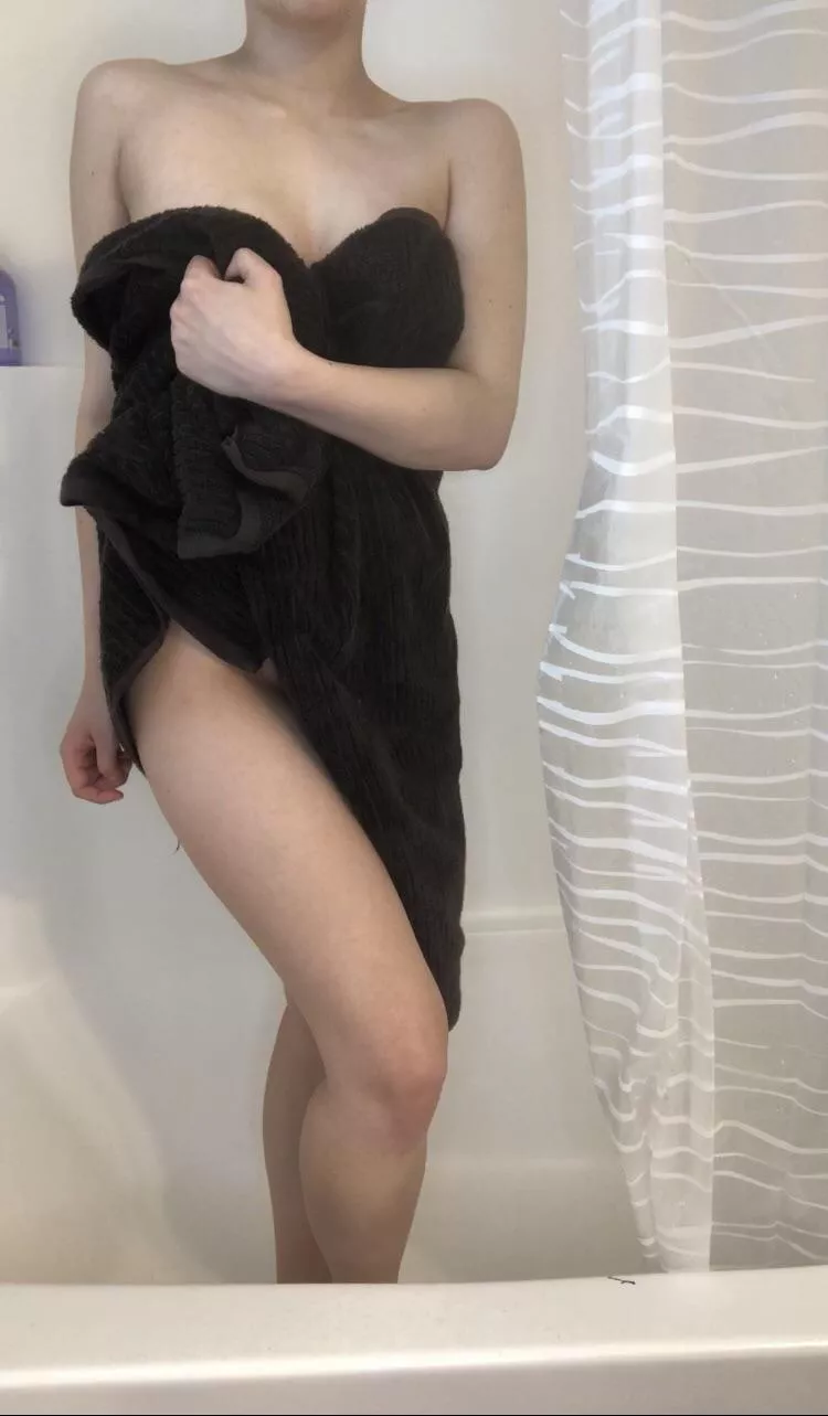 Shower live stream on my VIP starting in 30 minutes! 🚿🧼 posted by its_me_rain