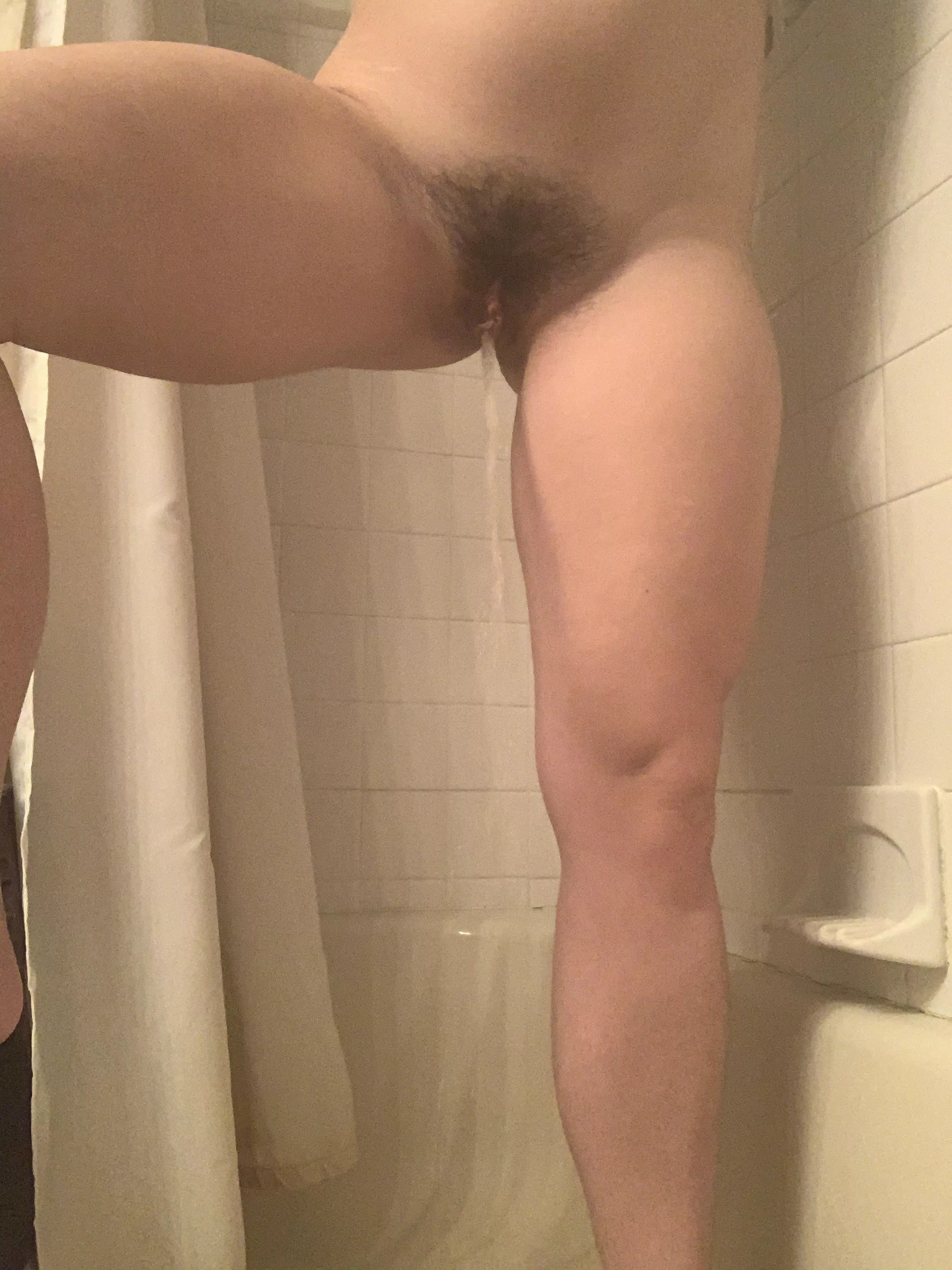 Shower pee 😋 posted by h0rniefountain