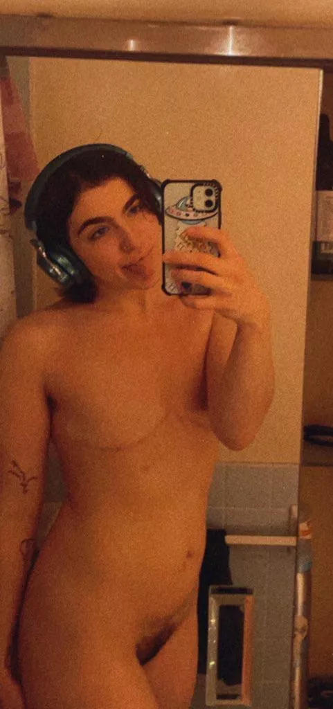 shower time 🤪 posted by emersonlakenpalmer