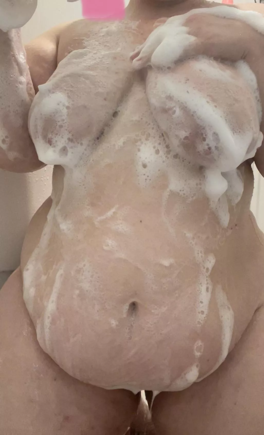 Shower time 🥰 posted by lilstrawberrybaby-