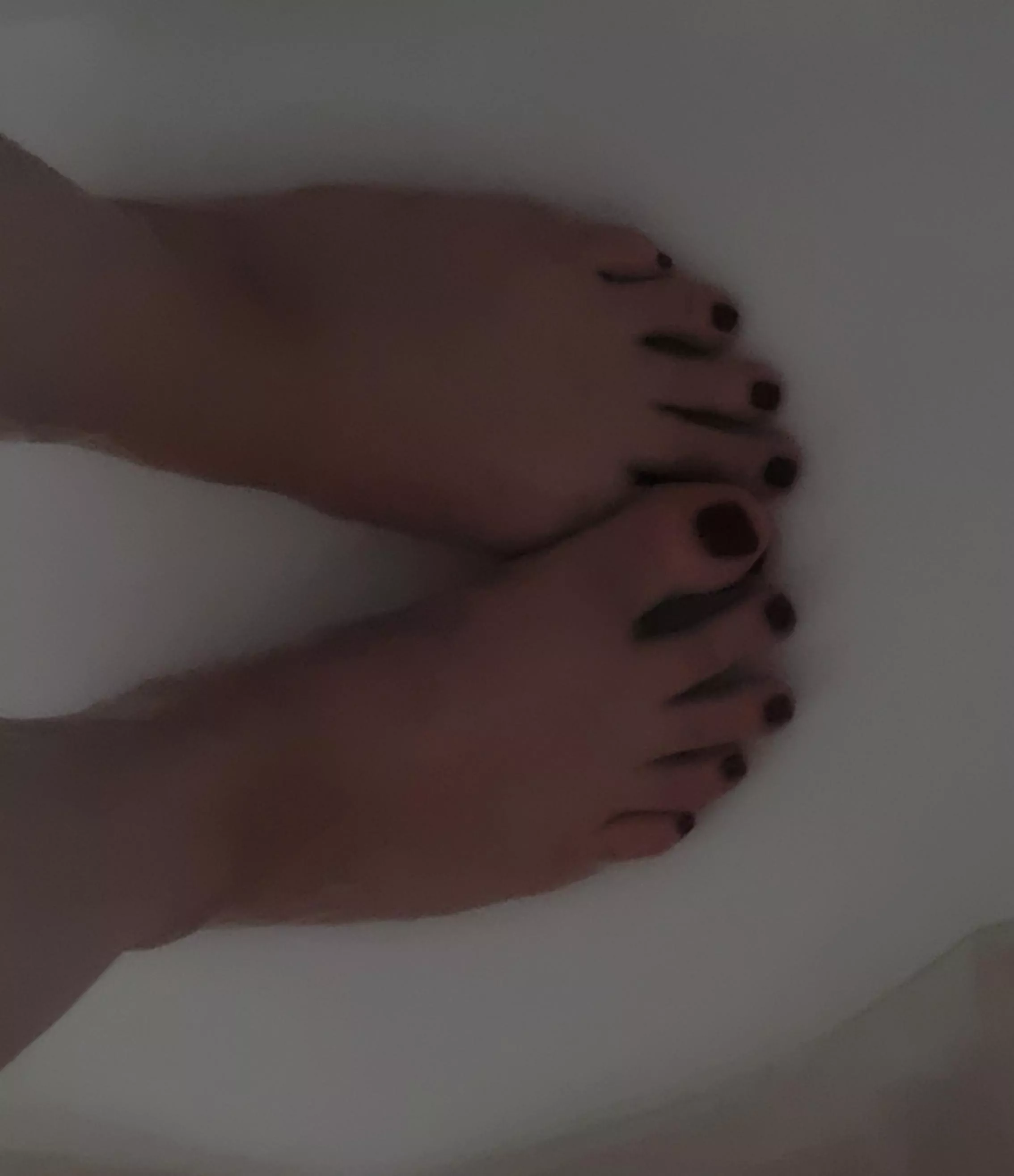 shower toes! all squeaky clean!🧼 posted by chubbypiggies666