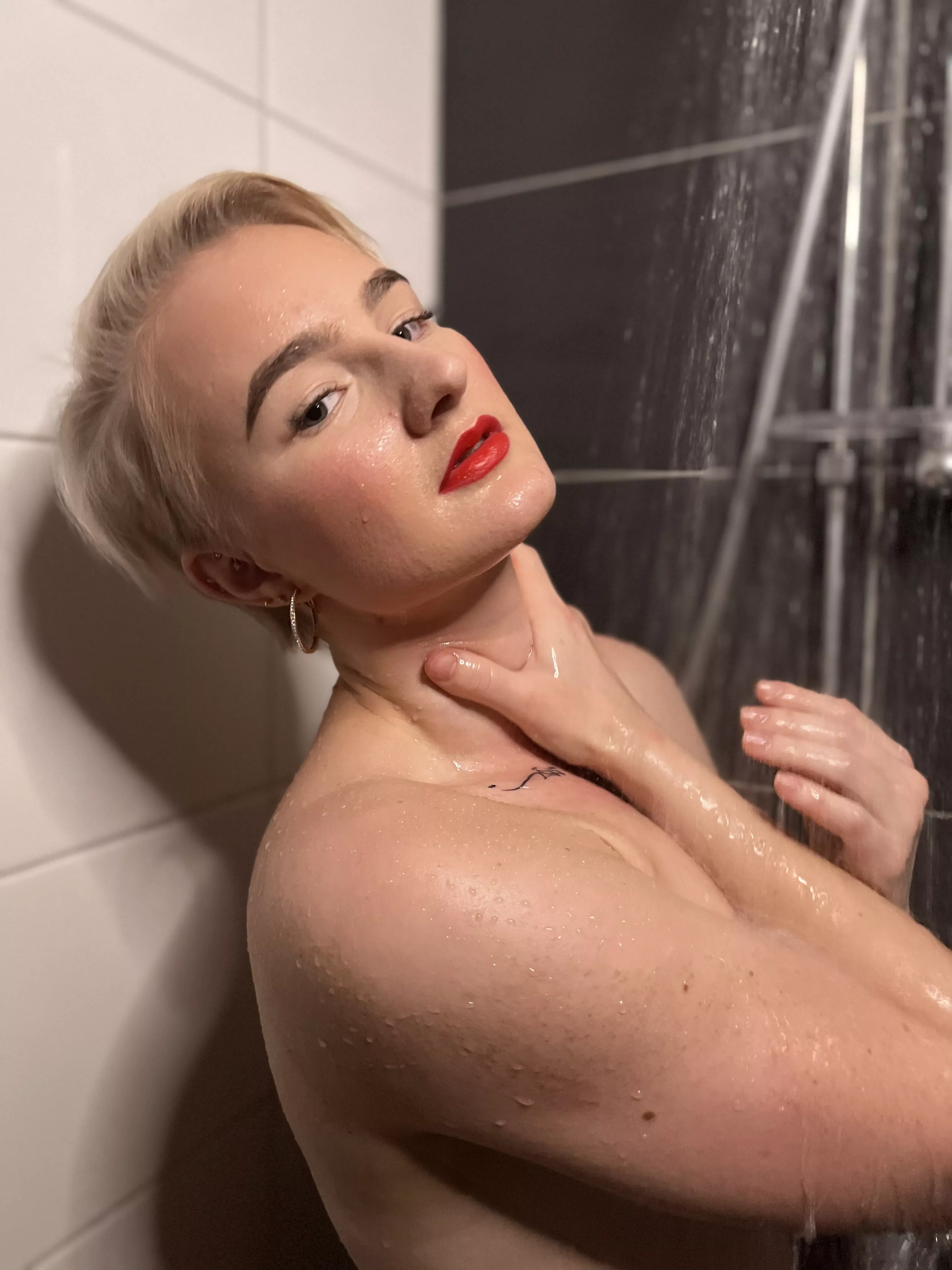 Showering together saves water and is more fun ;) posted by Yasminegan