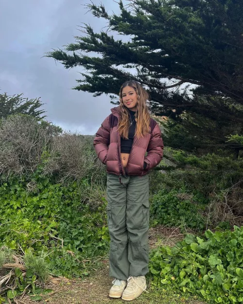 Showing ber belly button piercing by anobody0