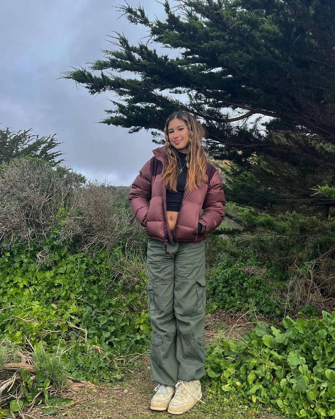 Showing ber belly button piercing posted by anobody0