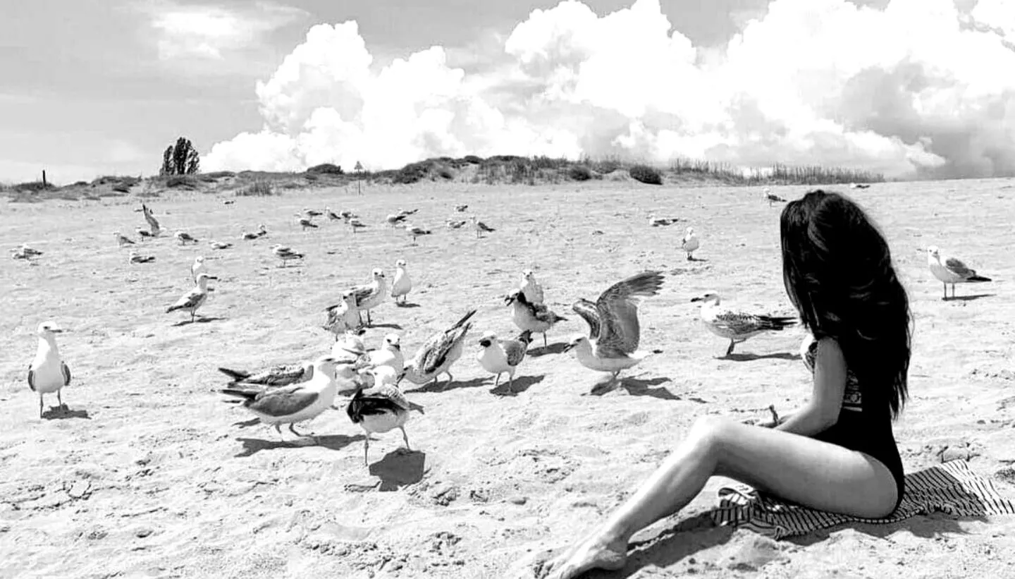 Showing my legs to a few new friends posted by ---Mademoiselle---