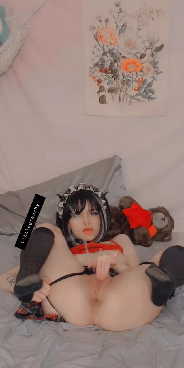 Showing off for the camera 😝💖 posted by littlegrouchy