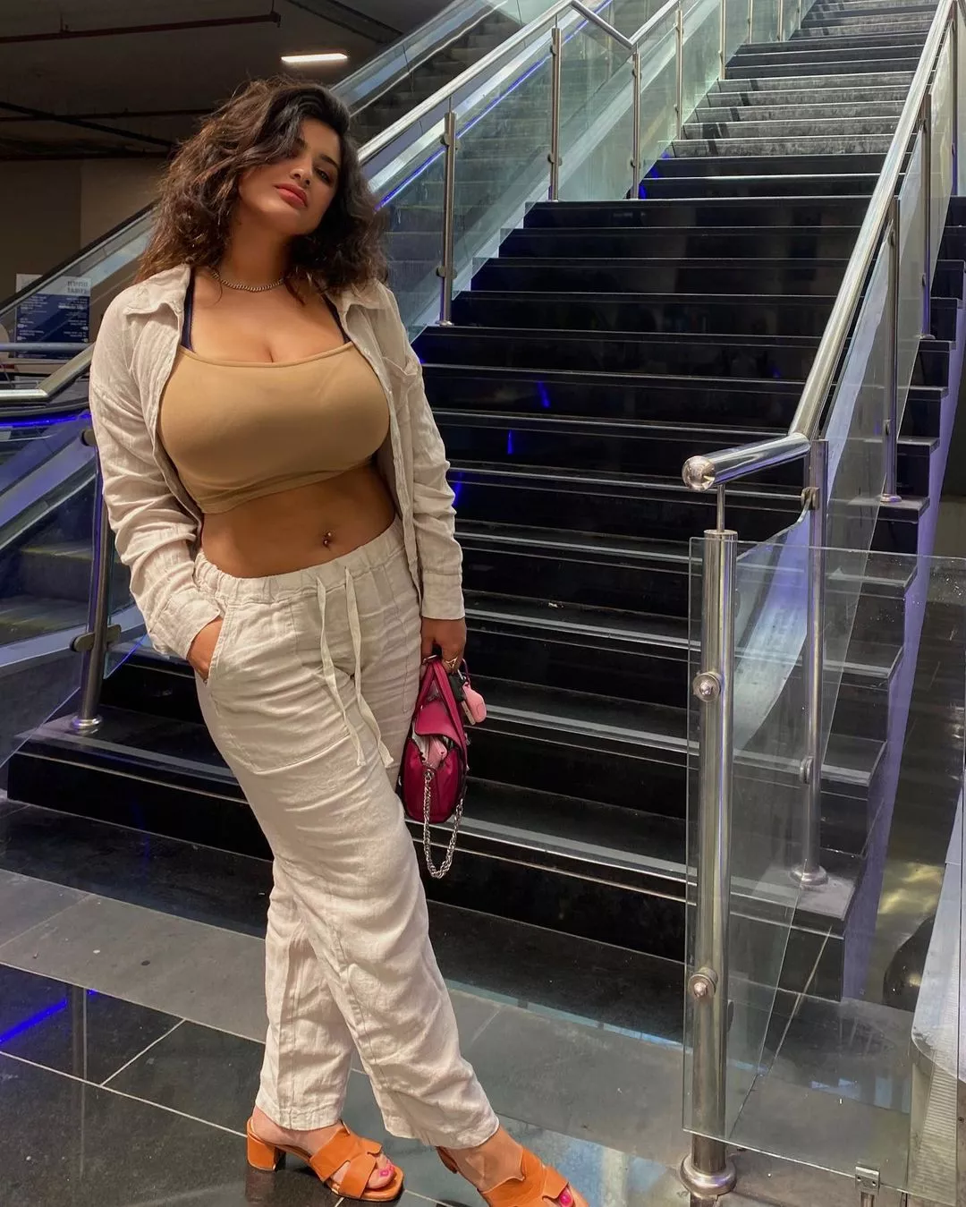 Showing off her bust posted by shawns777