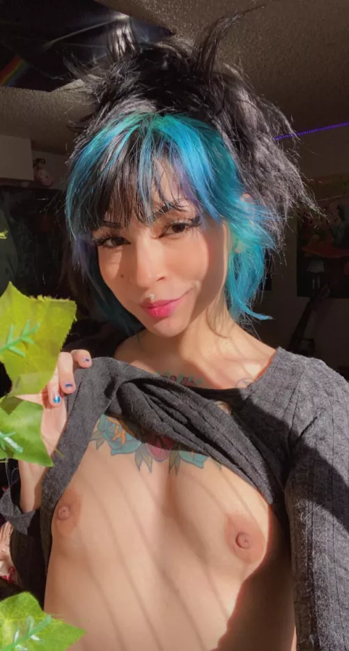 Showing off in front of the door 😇 by VanillaBunii