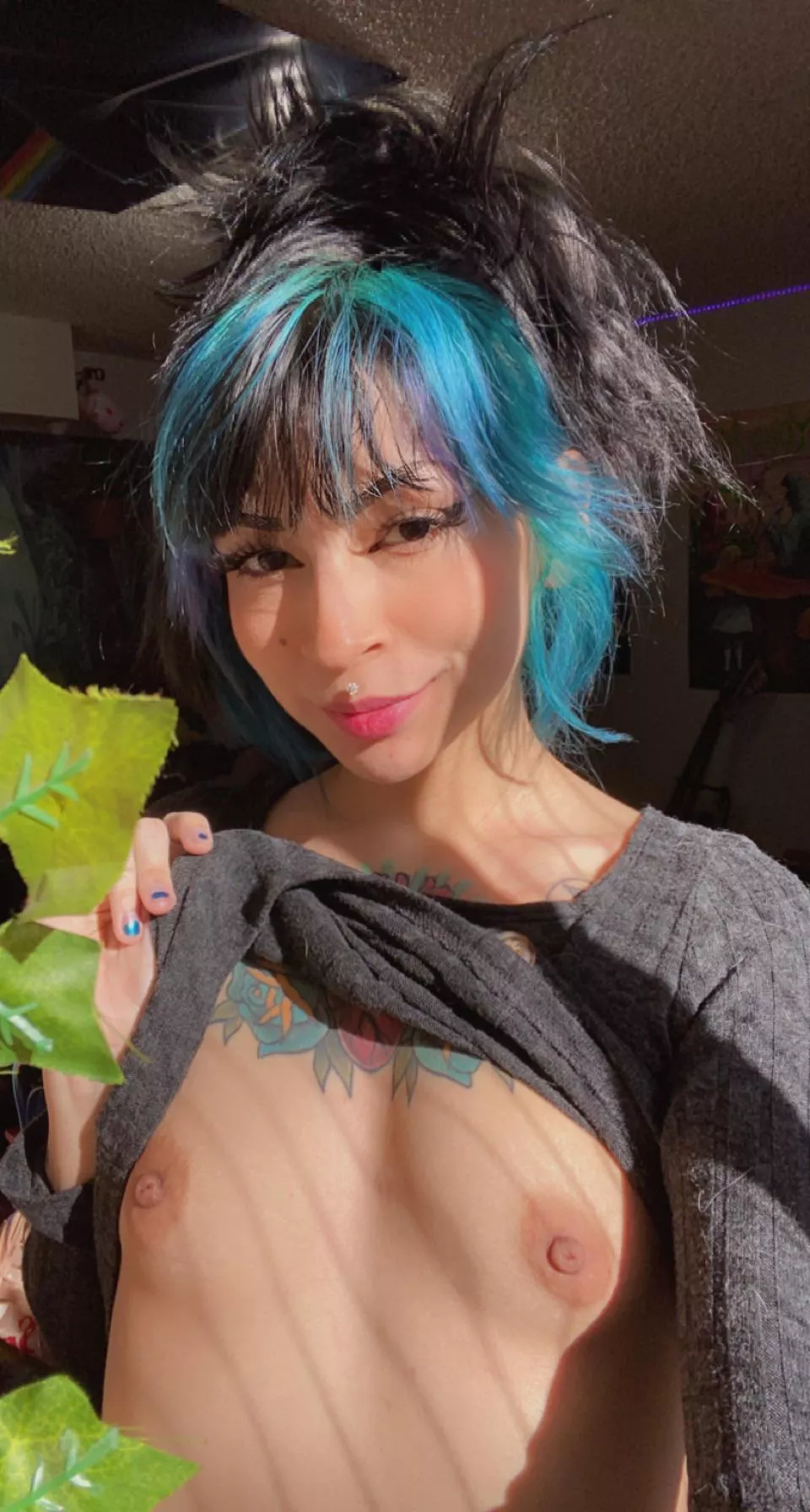 Showing off in front of the door 😇 posted by VanillaBunii