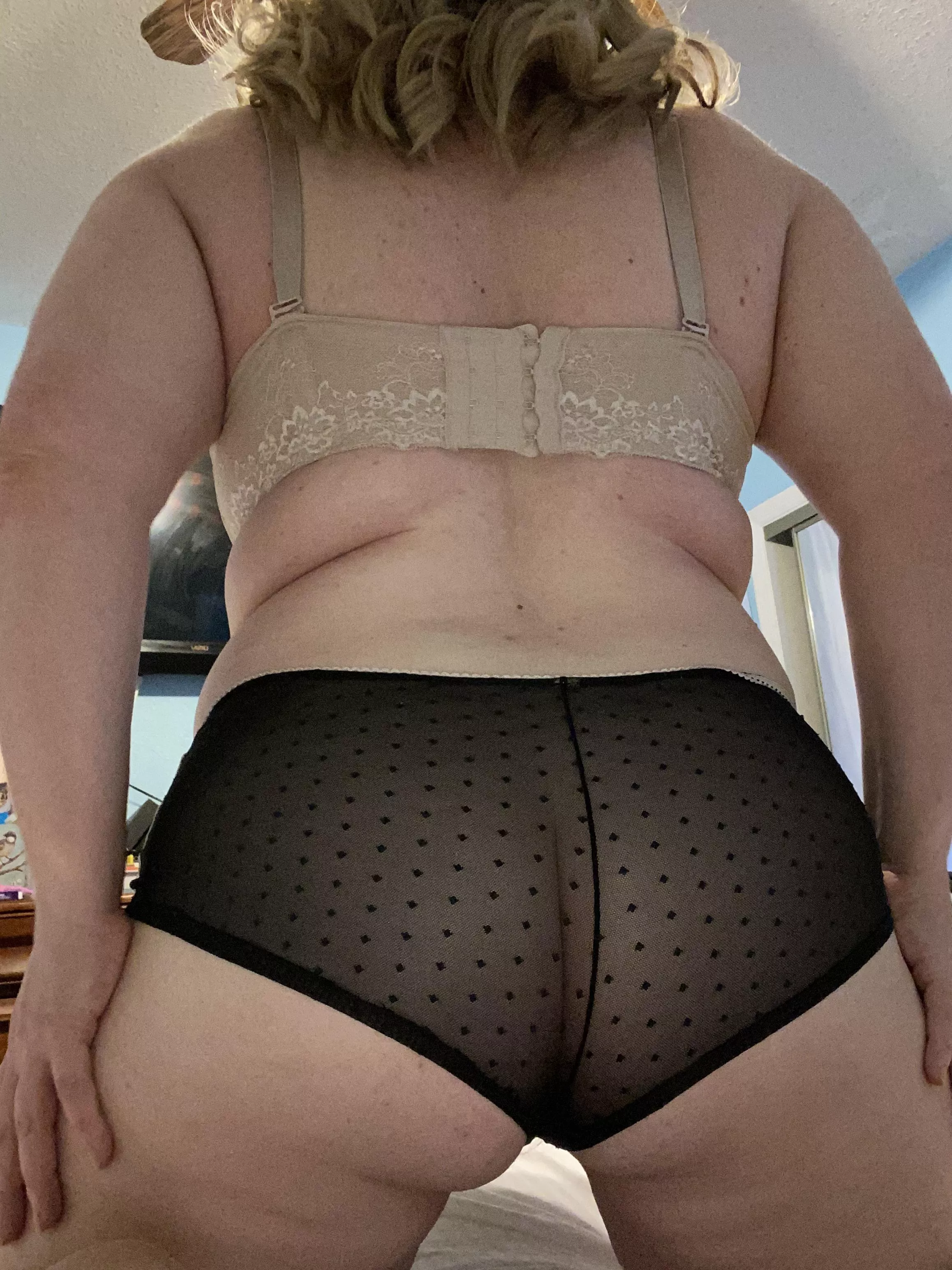 Showing off my backside 😘 posted by So_Fatuous