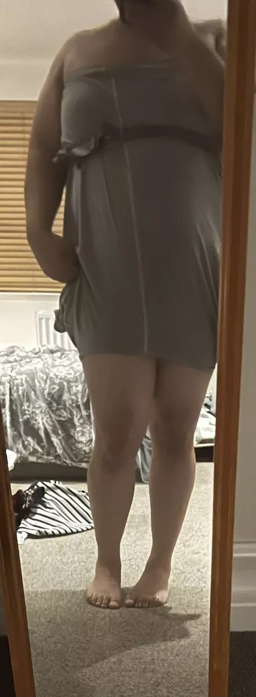 Showing off my curves by Froflolov