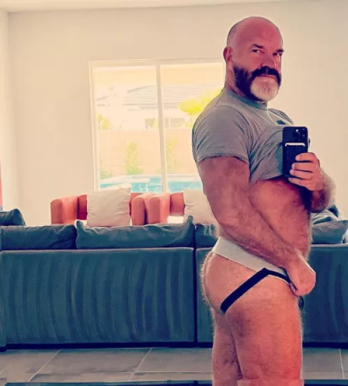 showing off the buns by peludoporfavor