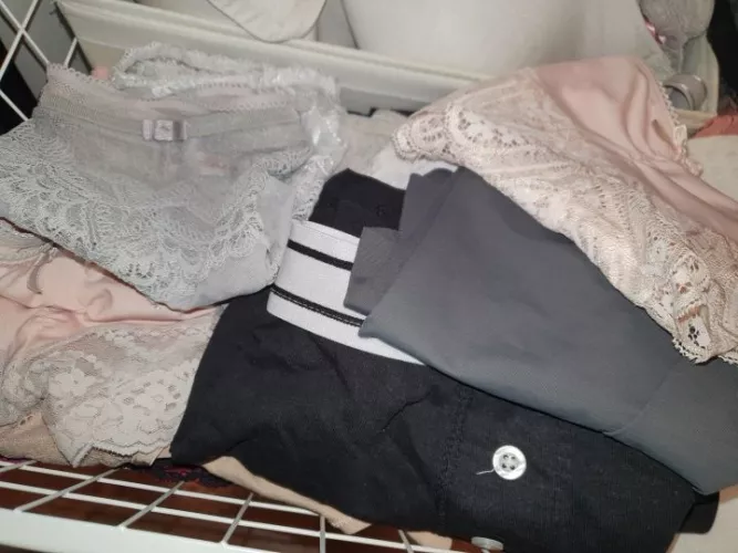 showing om mom's undies! dm me by YoungDutchSissy