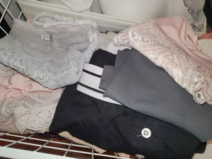 showing om mom's undies! dm me posted by YoungDutchSissy