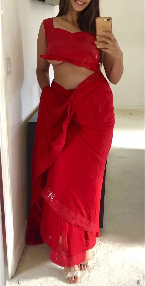 Showing underboob in a sari should be a new trend...😉🥻 by knightrider69x
