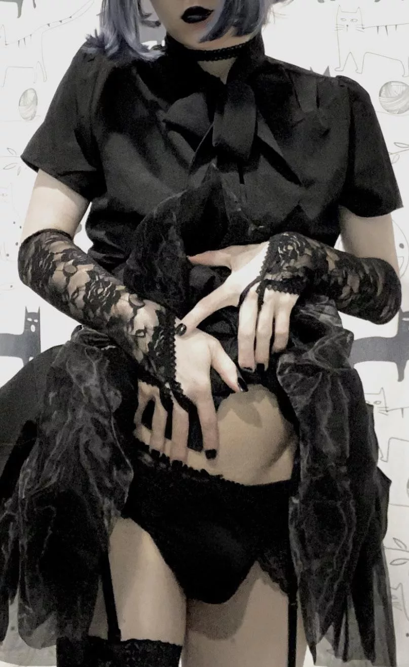 Shy about posting this but I hope you like it🖤 posted by Dry-Apple2493