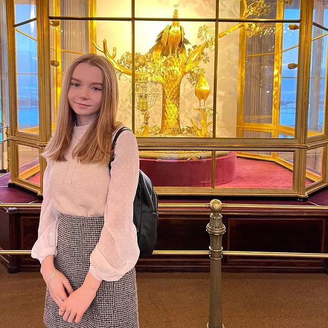 Shy Russian 19 yro catholic willing to try and be a dumb brainless pet posted by Fully_clothed