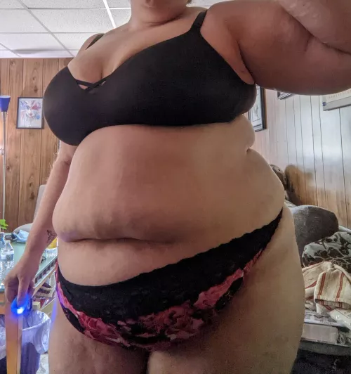 Shyly sharing my big tummy 🥺 by Queen_of_Starlight