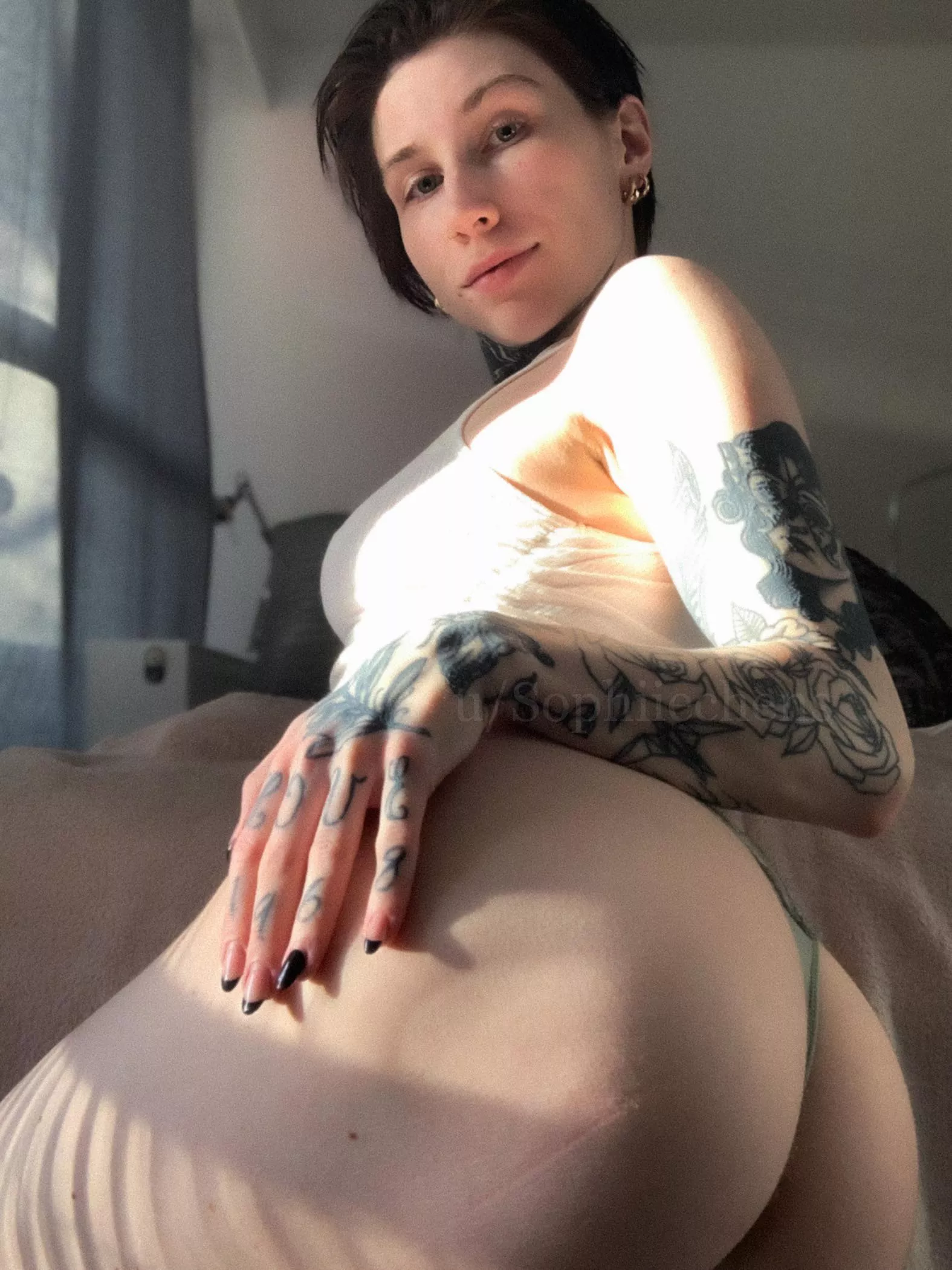 Sick tats and a juicy ass, here I am :3 posted by Sophiiechens