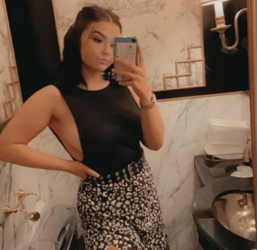 side boob tease 🥵 by Excellent_Yogurt_925